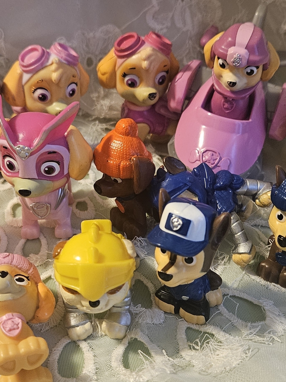Paw Patrol Lot Of 16 Toy Figures - Picture 2 of 2